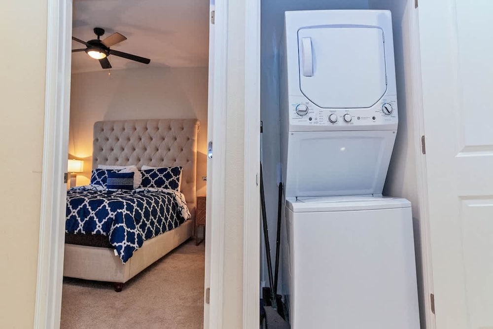 Beautiful Decor 2BR Apartment Near Disney