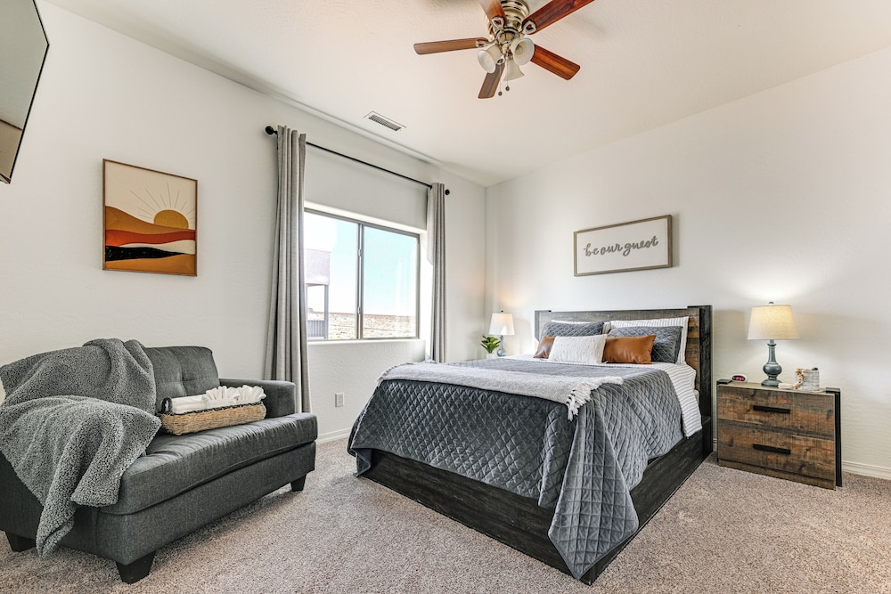 4 Mi to Lake Powell: Retreat w/ Game Room!