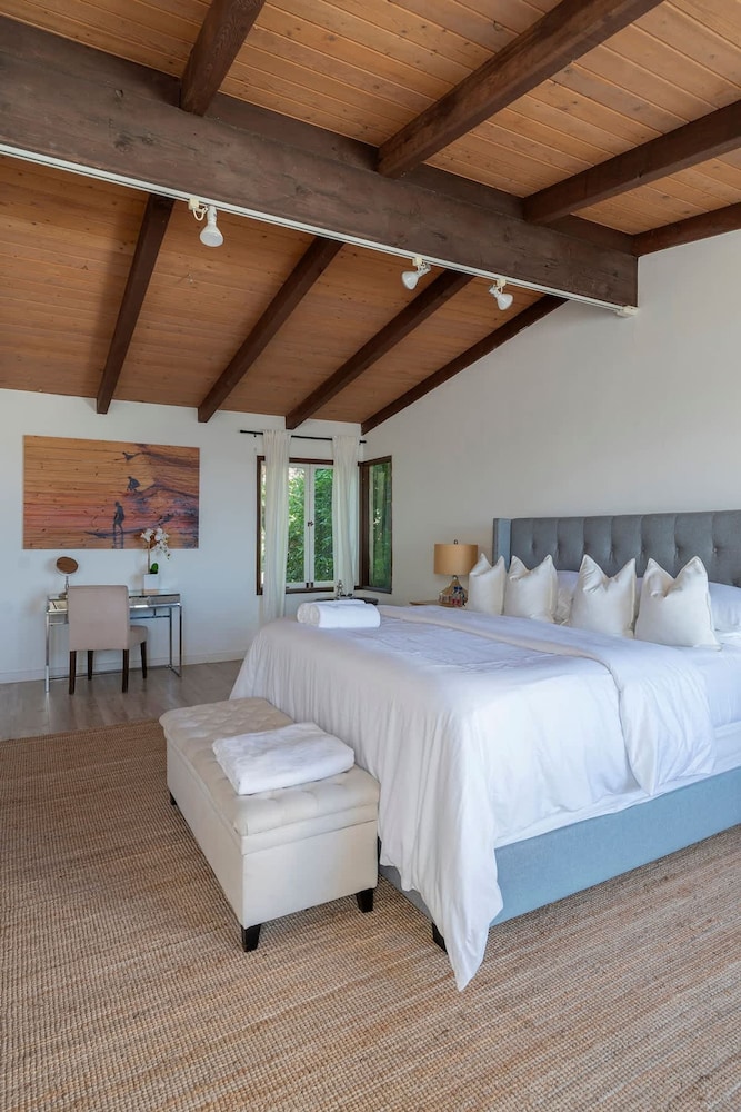 Malibu Retreat w Beach Access and Ocean View