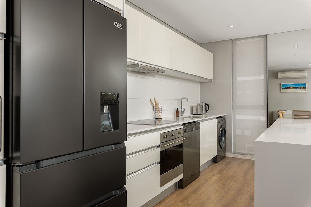 The Warwick 306 view 3