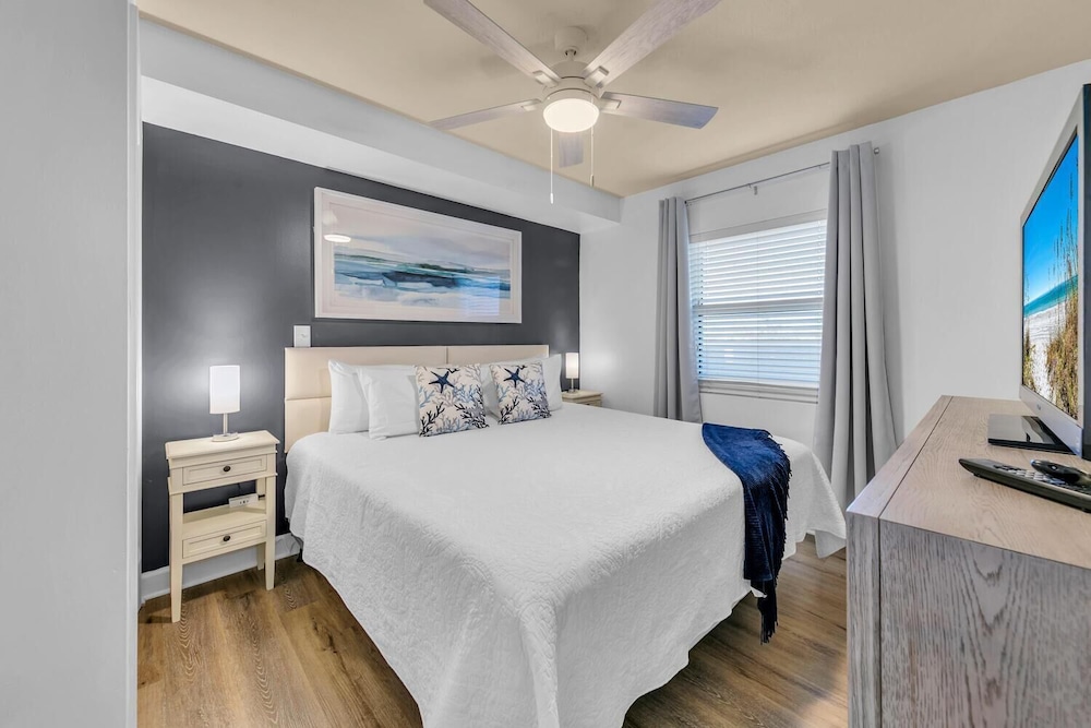 Pelican Isle 211- Sugar Sands Retreat