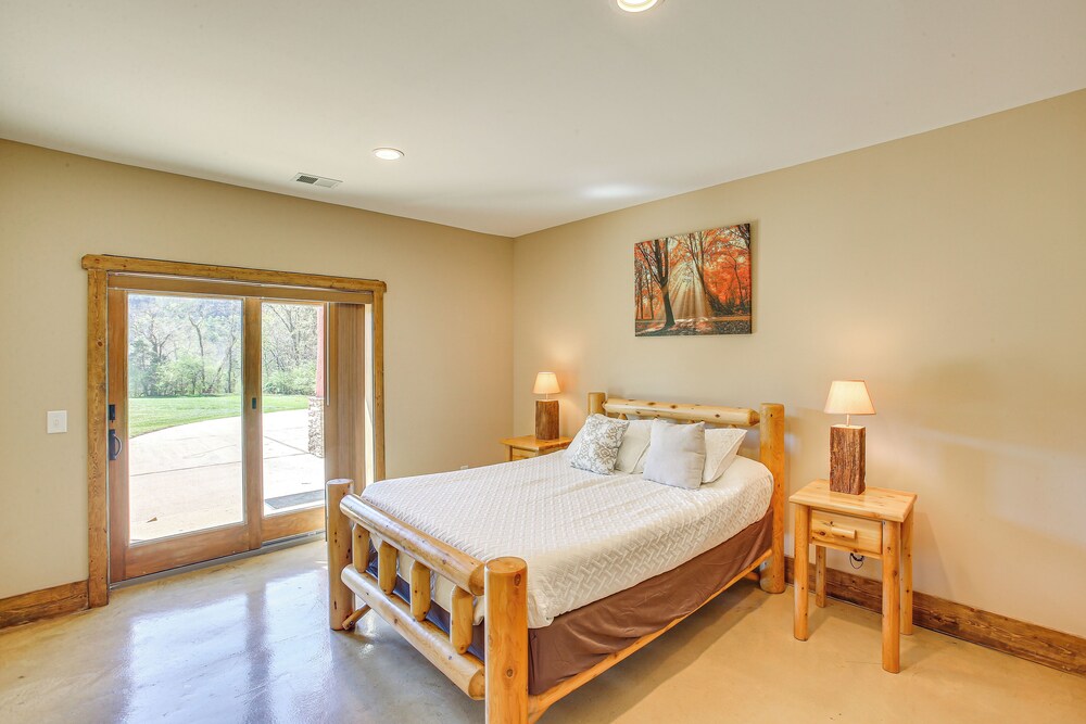 Spacious Group Getaway Near Cumberland River!