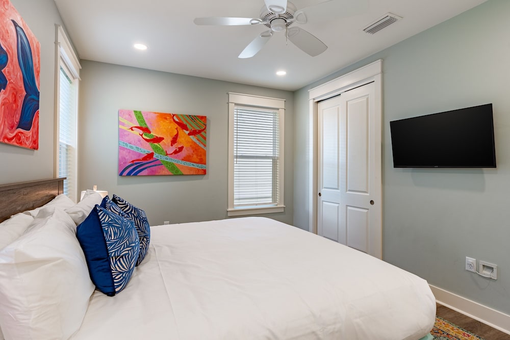 Gulf Coast Gem by Avantstay 3 Blocks to Beach Town Plaza Community Pool