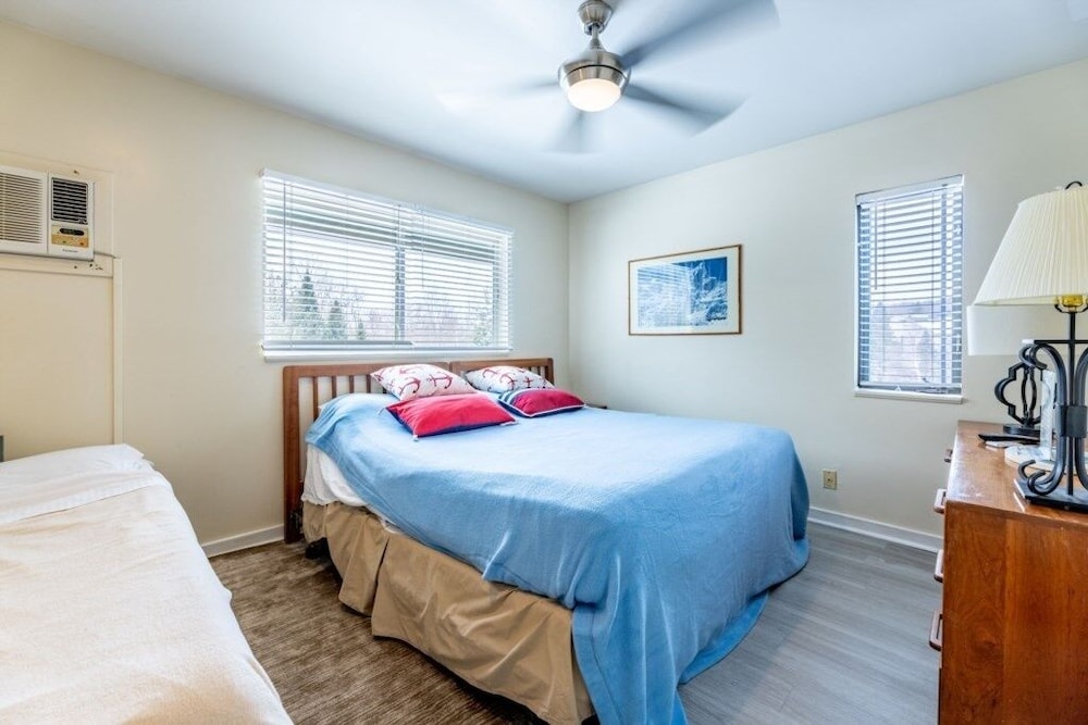 Jeffersonville Vacations - Telemark 5 4 Bedroom Condo by RedAwning - Property Image 2