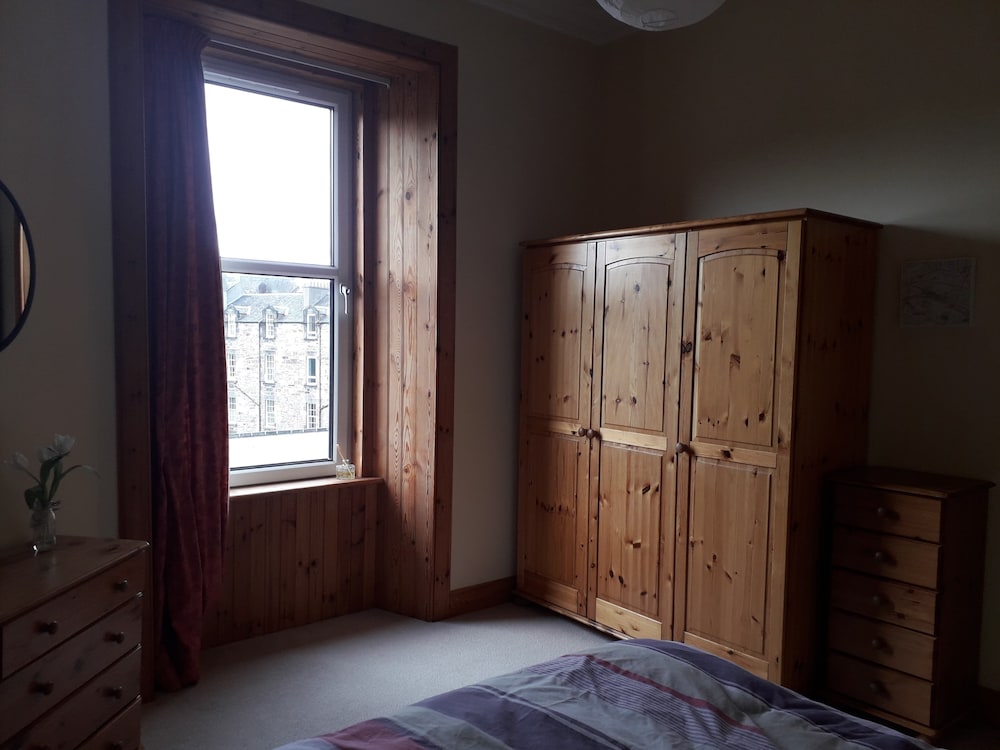 Central 3 double bed apartment view 2