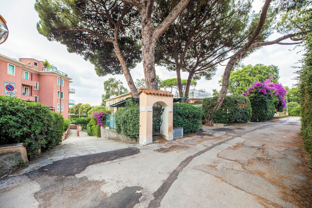 Bright Flat with Terrace near the Beach
