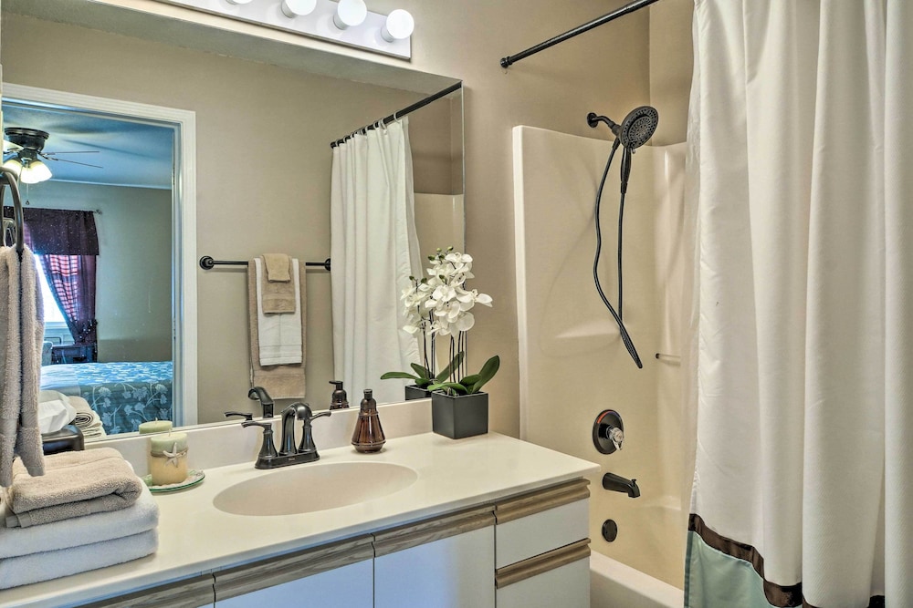 Walk-in Branson Condo w/ Balcony & Outdoor Pool! view 5