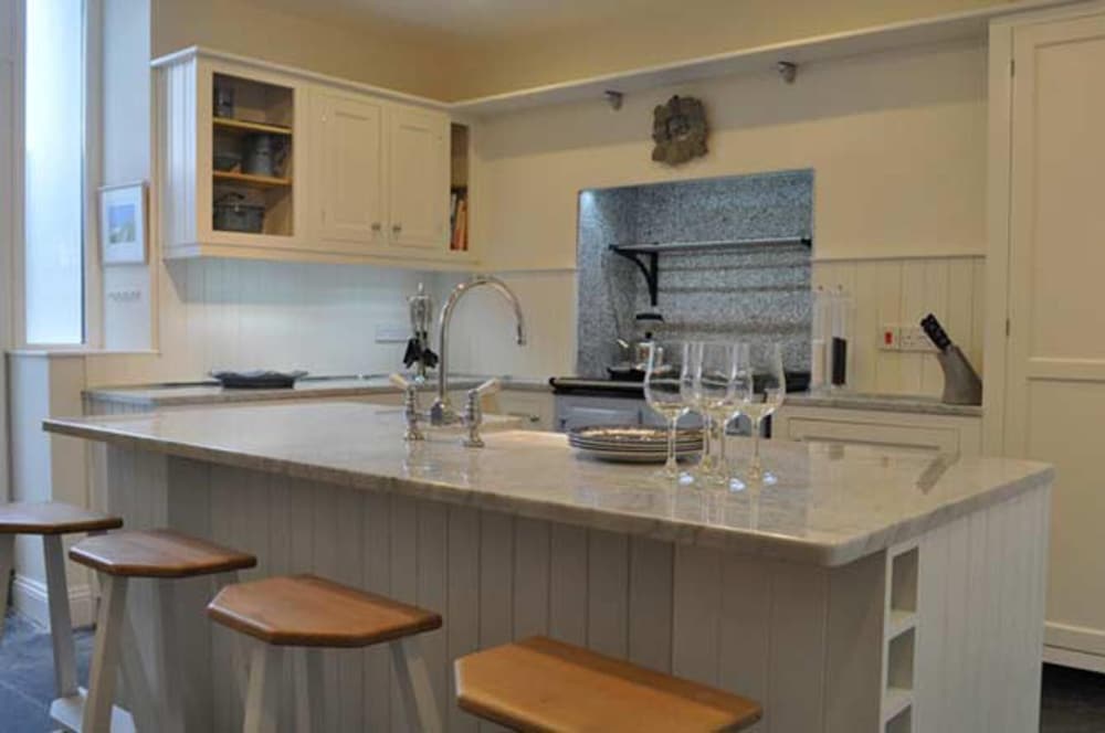 Gorgeous Apartment Only Yards From Polzeath Beach view 5
