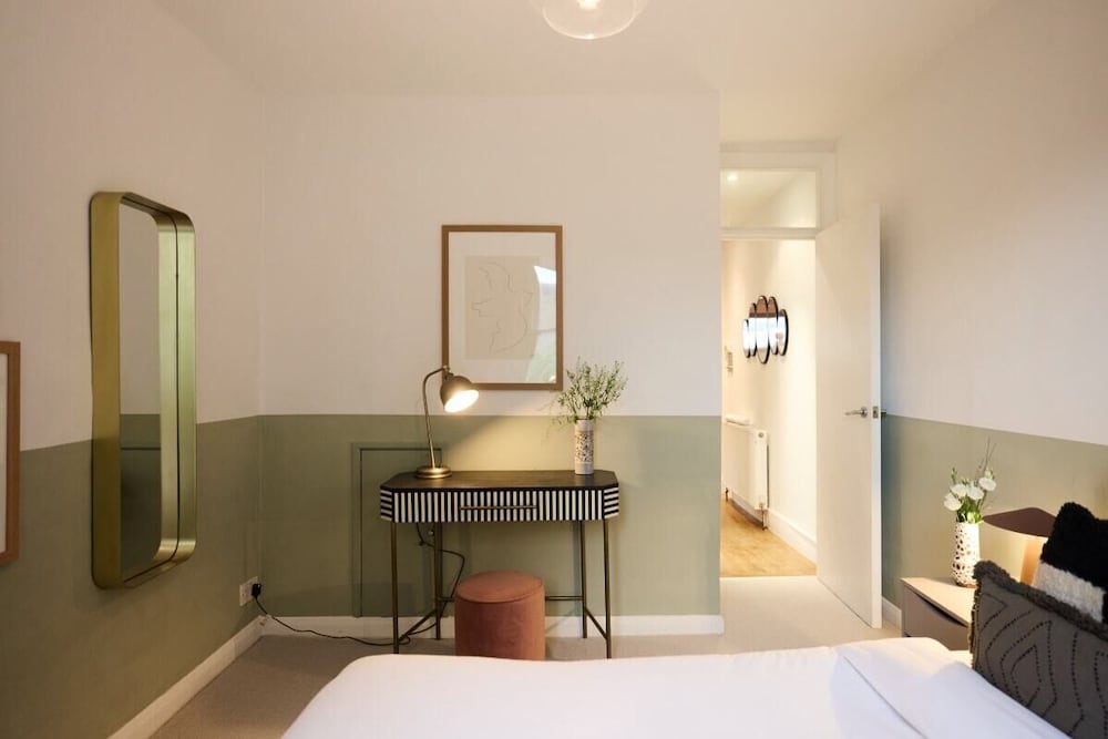 The Kensal Green Hideout - Classy 2bdr Apartment
