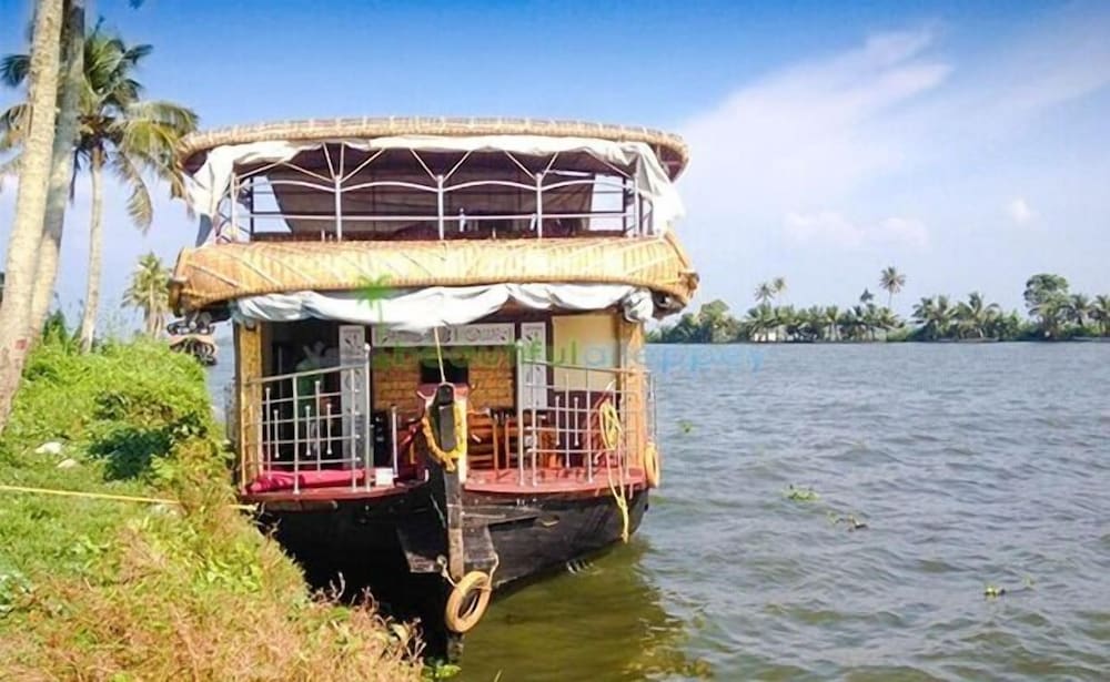 Cosy Houseboats