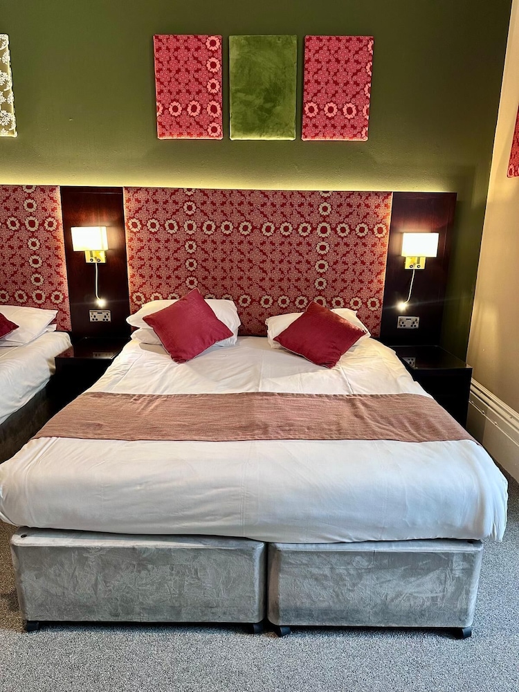 Acacia Hotel