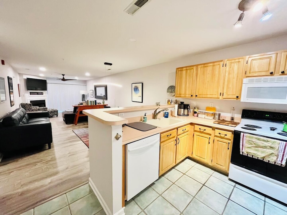 Sanibel Circle 3700 # 3702