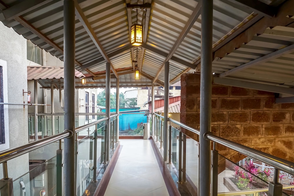 OYO 11898 Hotel Vhyomaan