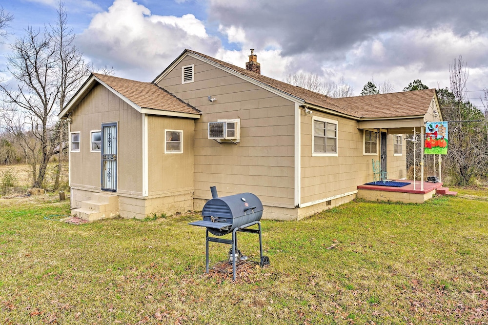 Oxford Vacations - Oxford Home on Private Land < 7 Mi to Dtwn! - Property Image 2