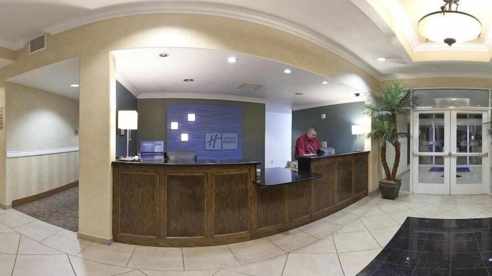Holiday Inn Express Delano by IHG view 2