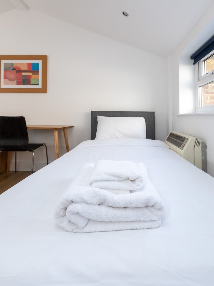 Spaciously Renovated 2BD Flat - Camden