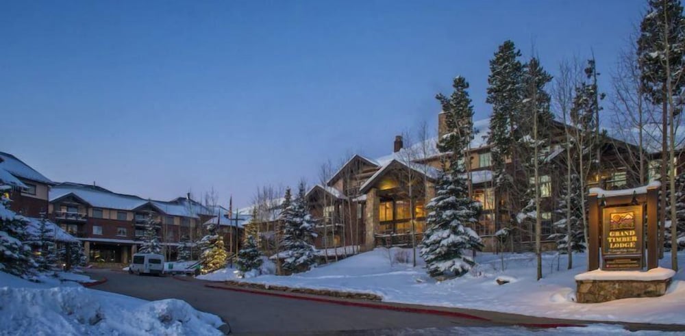 Grand Timber Lodge 3 Bedroom Ski In, Ski Out Condo