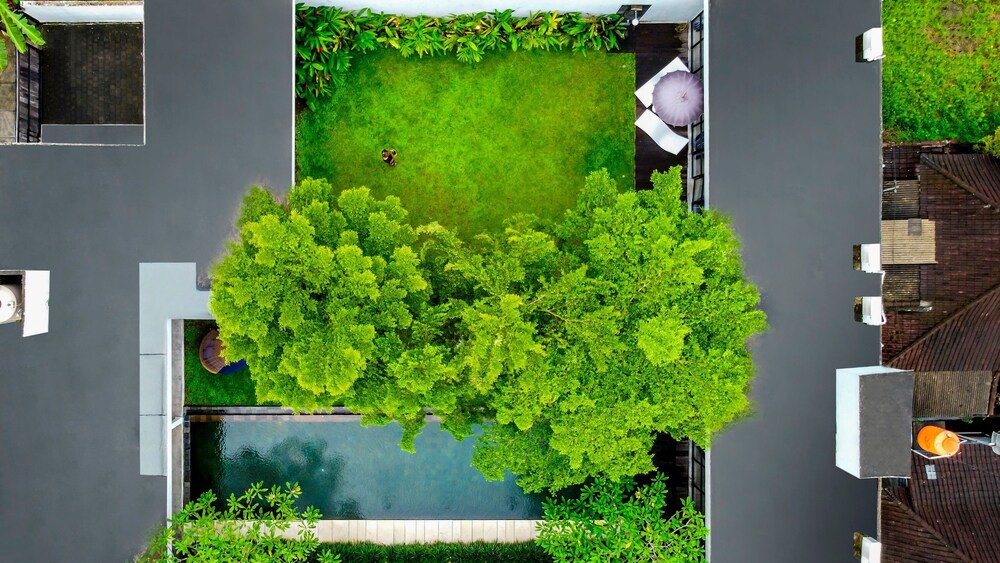 Loft Volcano by Alfred in Bali - Stylish 2 BR Loft w Pool Garden Ricefields View