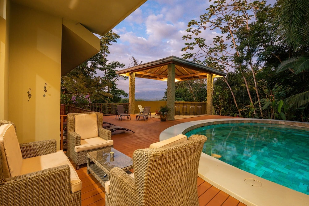 18 Sleep With Pool Private Villa