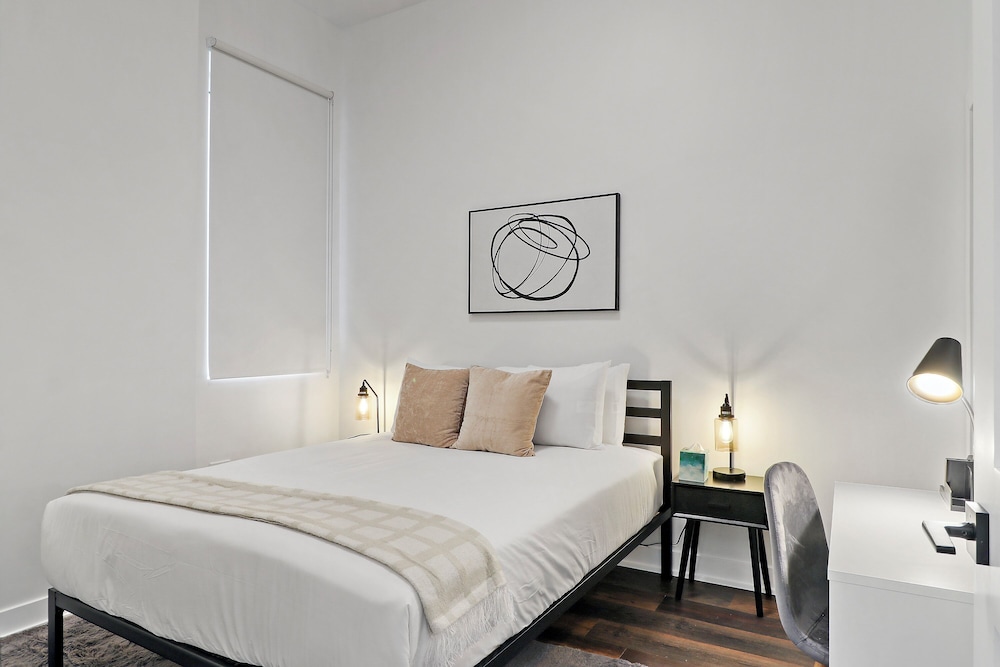 Stylish 4BR Stay - State rep