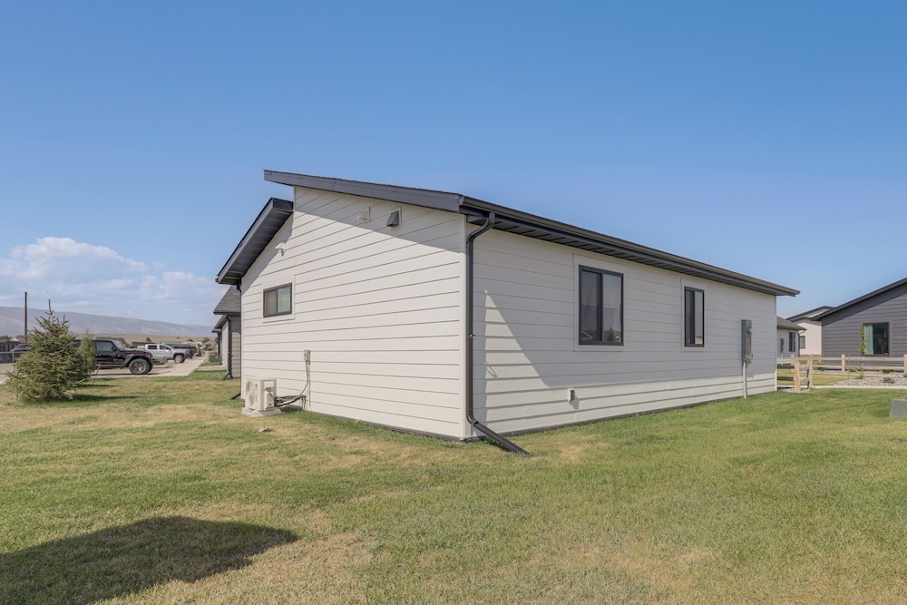 Mtn-views, Pet-friendly! Family Home in Ranchester