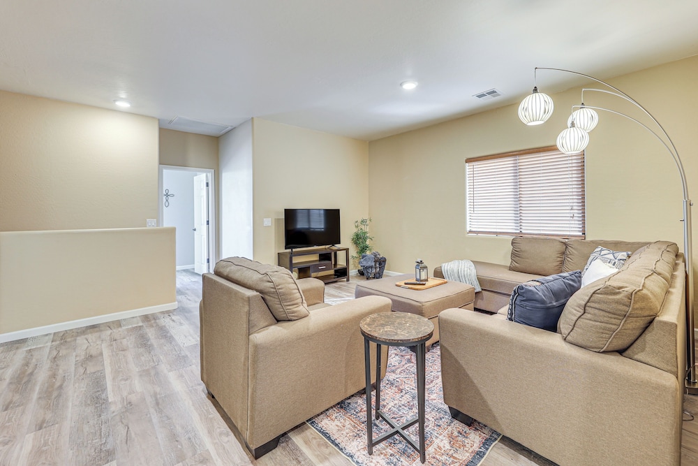 Gold Canyon Golfer's Getaway w/ Scenic Views!