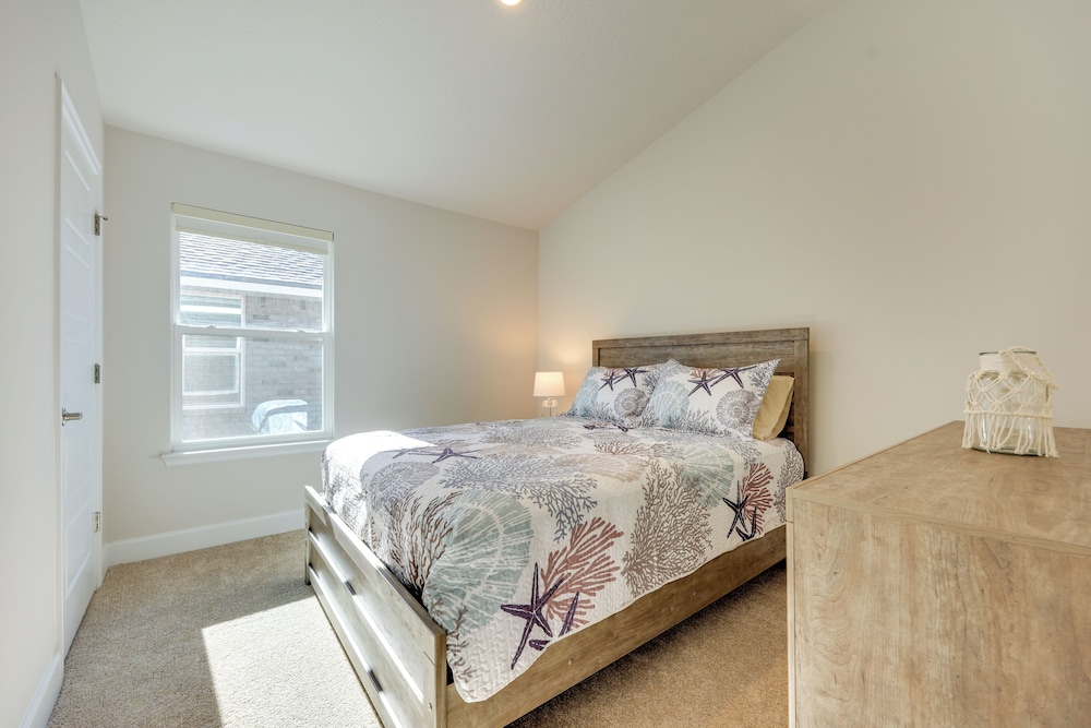 11 Mi to Beach: Newly Built Palm Coast Home!