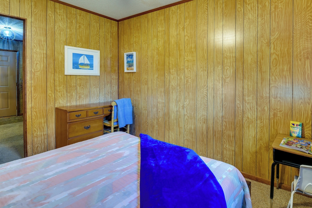 Vintage Chipley Getaway on Large Private Property - Property Image 22