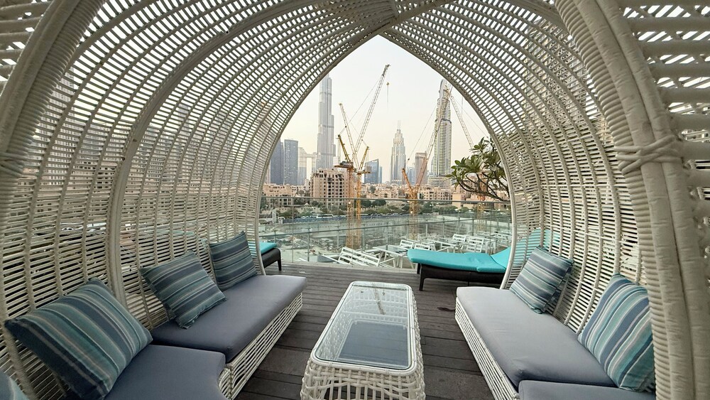 DAMAC Suites by Hostiva – Burj & Fountain