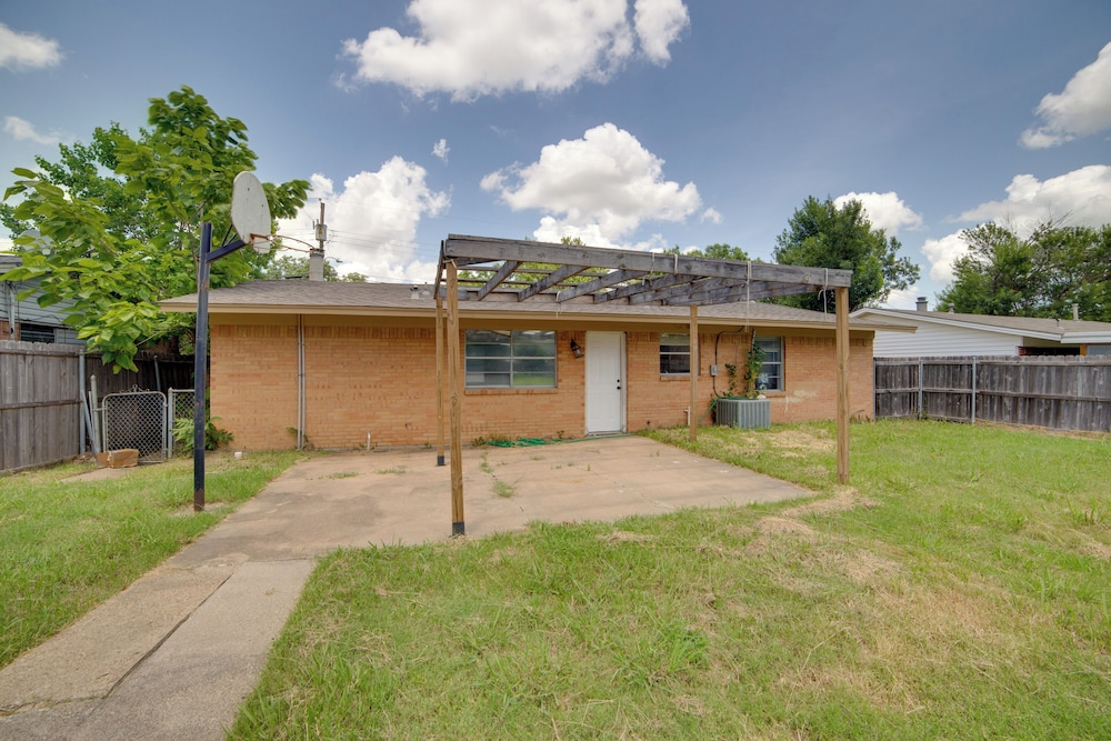 Pet-friendly Sachse Home: Large Fenced Yard