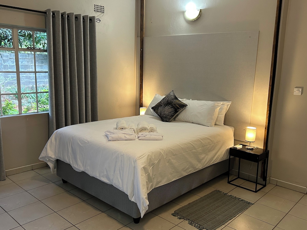 Hungwe House Victoria Falls