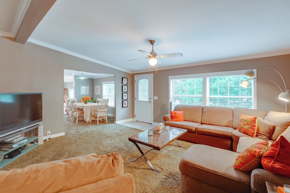 1 Mi to Silver Lake Sand Dunes: Family Gem w/ Yard
