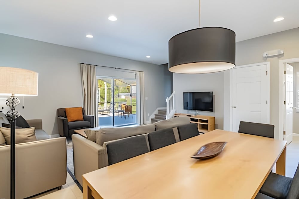 3bd/2.5ba Private Jacuzzi King Bed