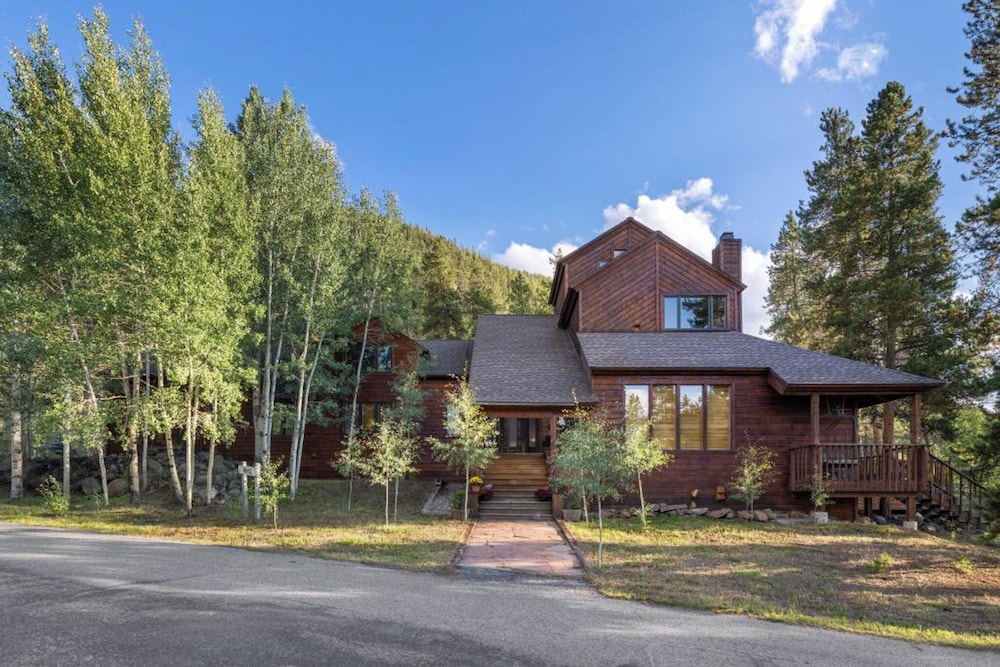 82 Lenawee Lane