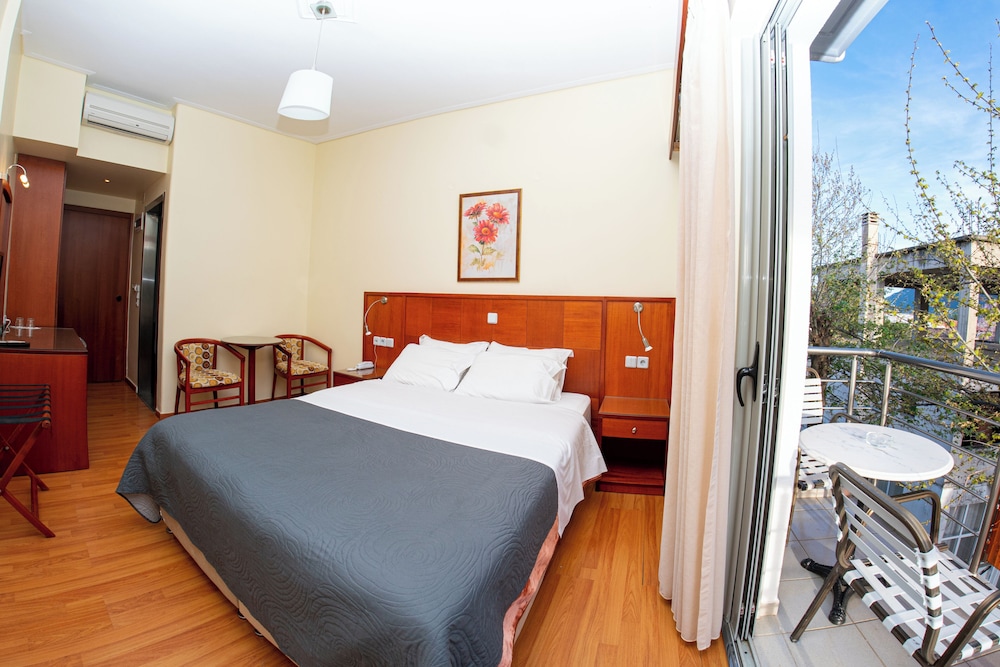 HOTEL ENA