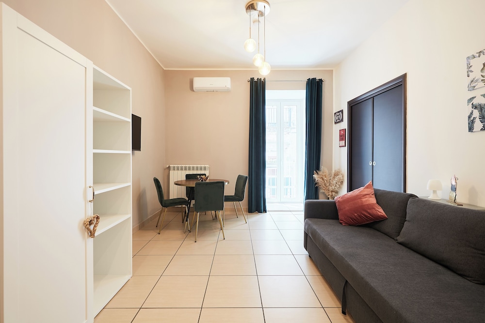 Vicky's Luxury Guesthouse by Napoliapartments