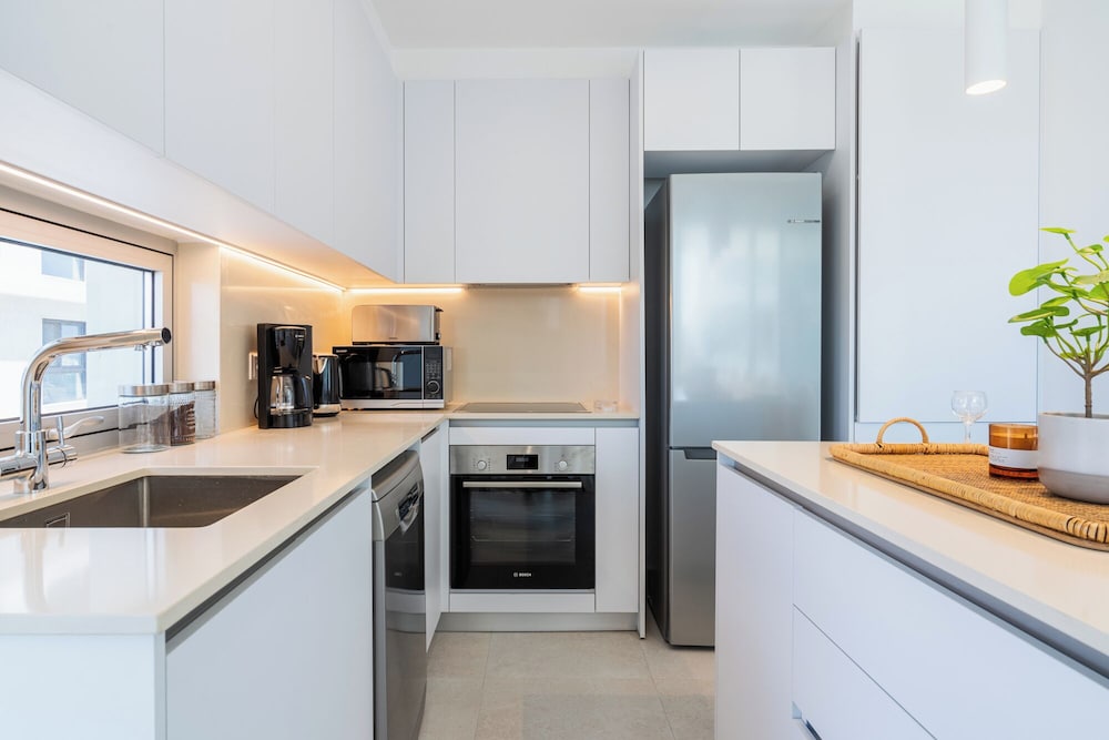Aelia Chic 2-BR Apt & Balcony in Larnaca