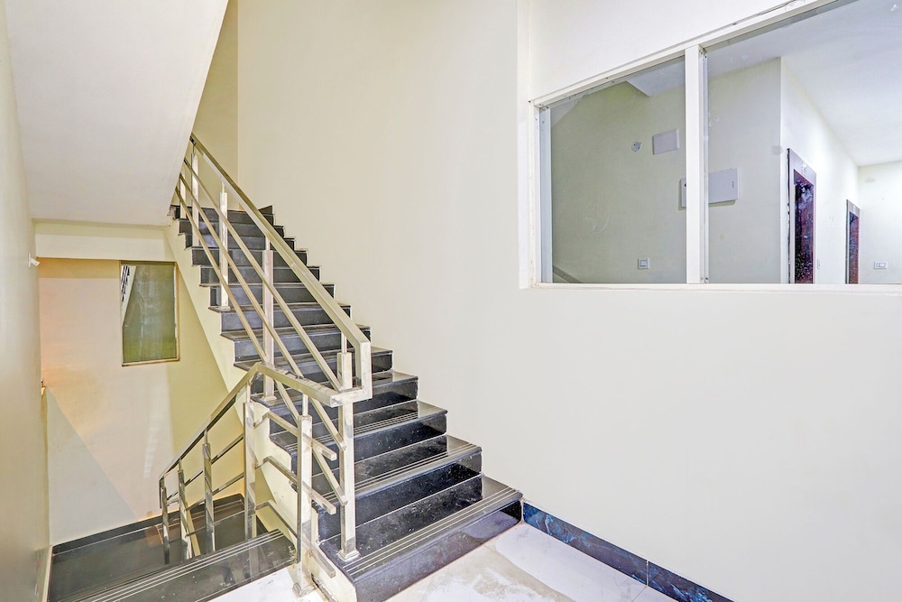 Fabhotel Dharani Grand