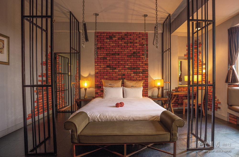 Regale Villa Hotel