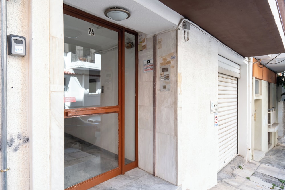 Classic Apartment in Piraeus, walk to Zeas Marina