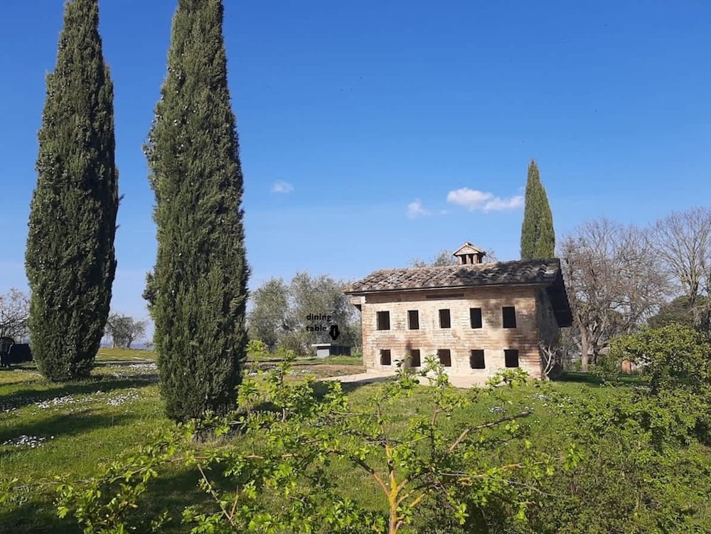 New Historic Tuscany Country House Retreat in a Vineyard Near Siena Villa Chiantissimo