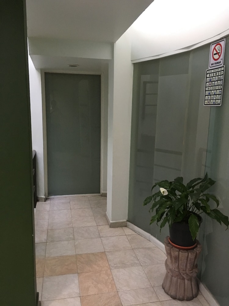 G K Suites Duraznos
