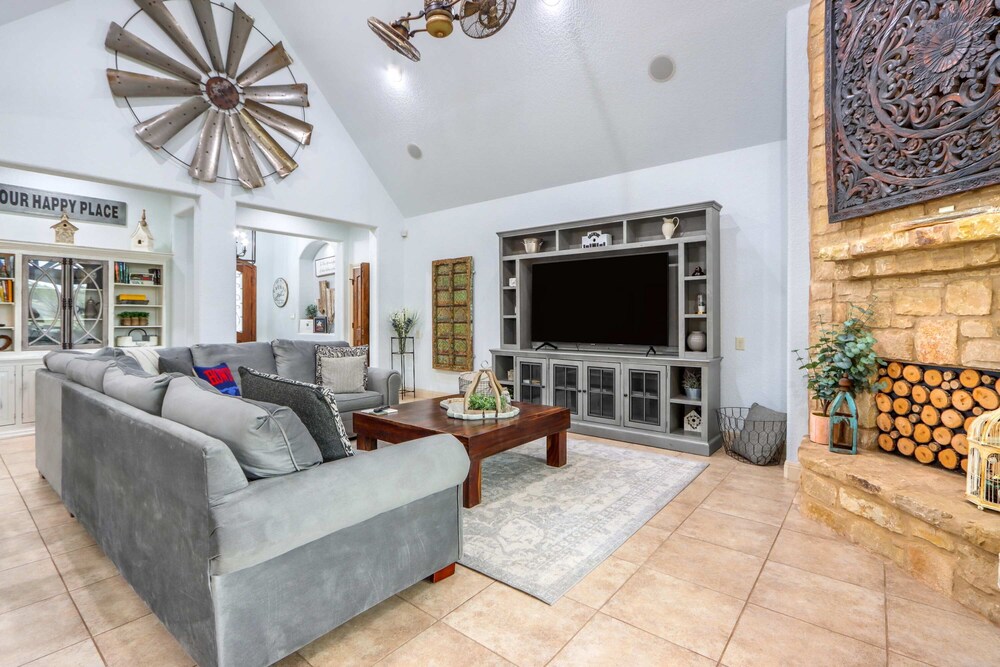 Piece of Haven A Hill Country Retreat for 7!