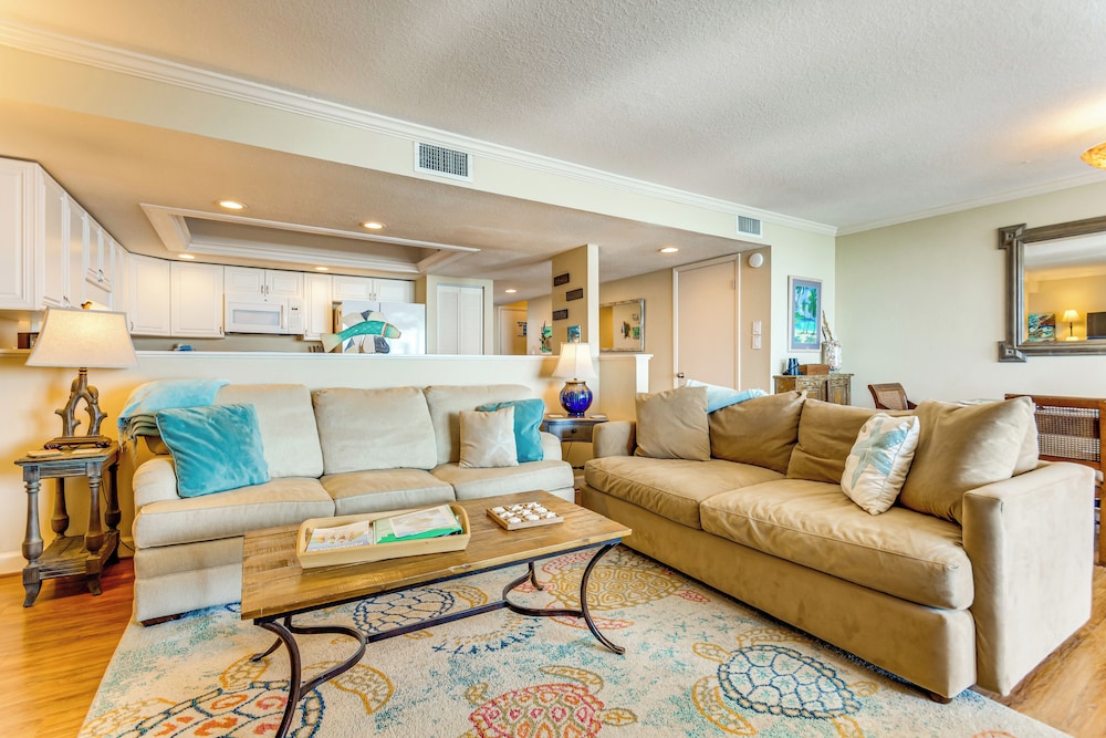 Direct Sand Access! Family Pensacola Beach Retreat