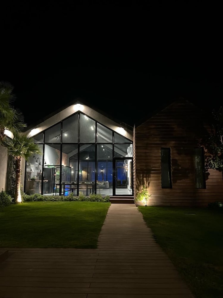 cottage chalet