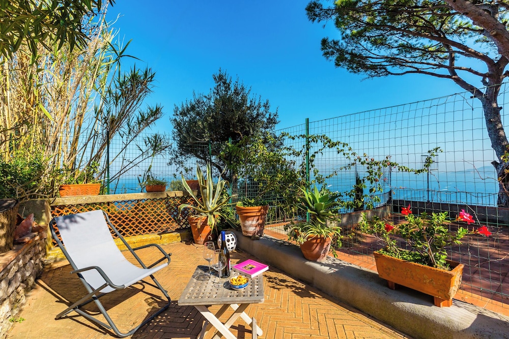 Capri Turquoise by Napoliapartments