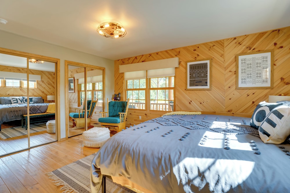 1 Mi to Public Beach: Port Austin Cabin w/ Hot Tub