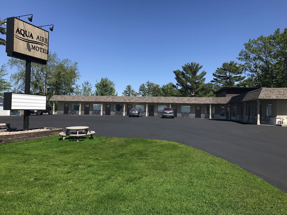 Aqua Aire Inn & Suites