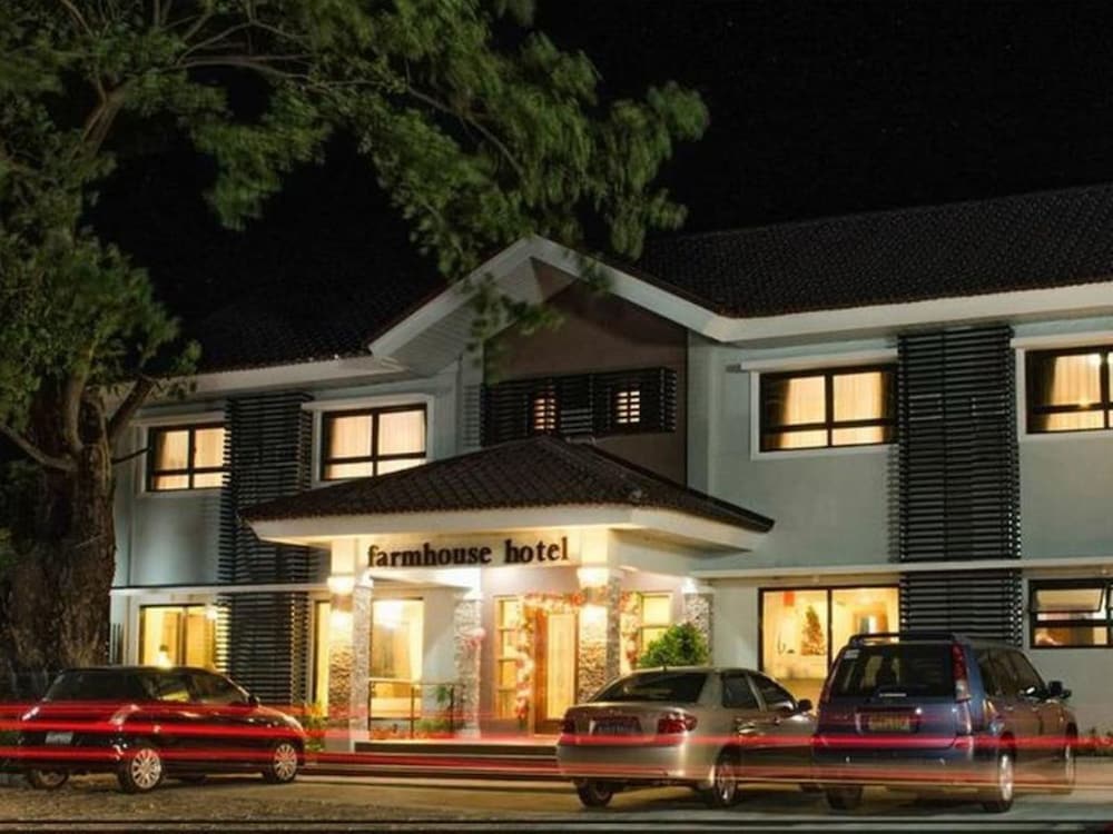 Farmhouse Hotel & Cafe