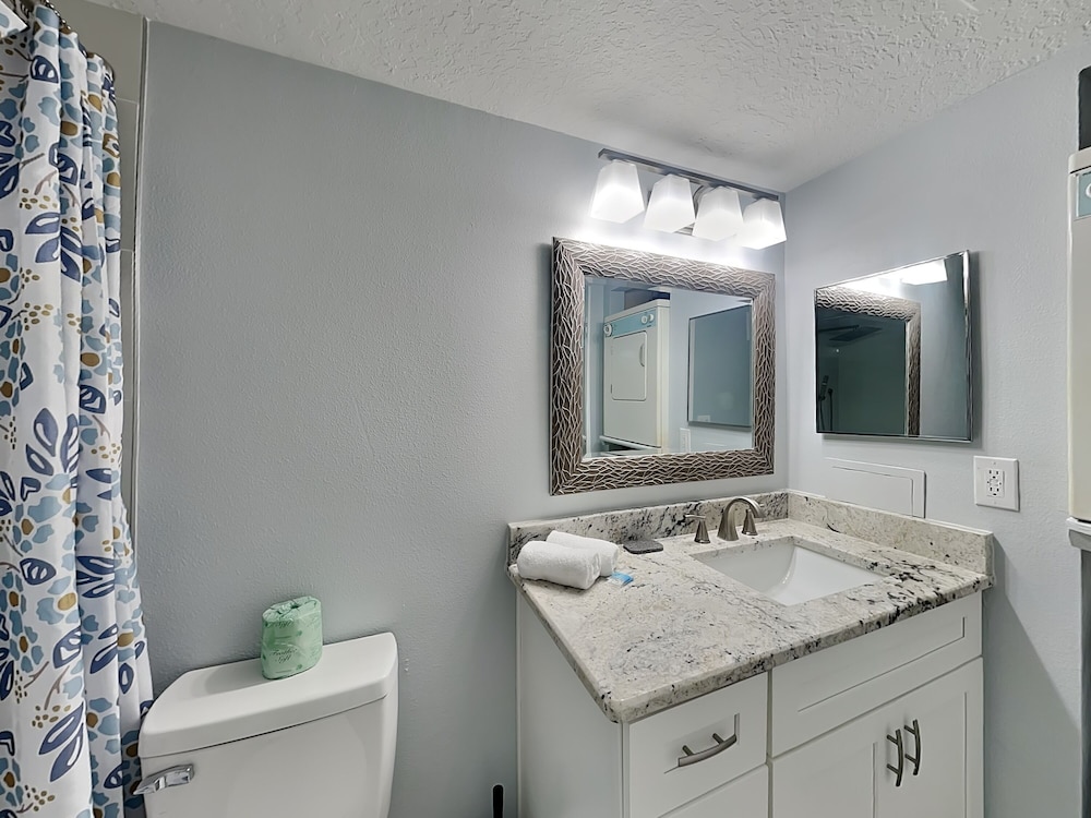 Madeira Beach Yacht Club 261F by Distinctive Beach Rentals view 5